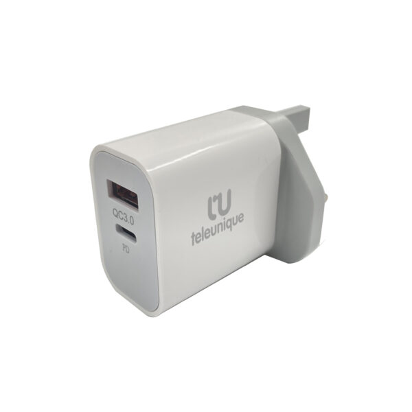 CHARGER – USB-C PD + USB-A QC 3.0 Charger